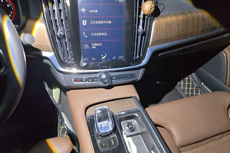 Used Volvo S90 2021 B5 Zhiyuan Luxury Edition Audio And AC Panel