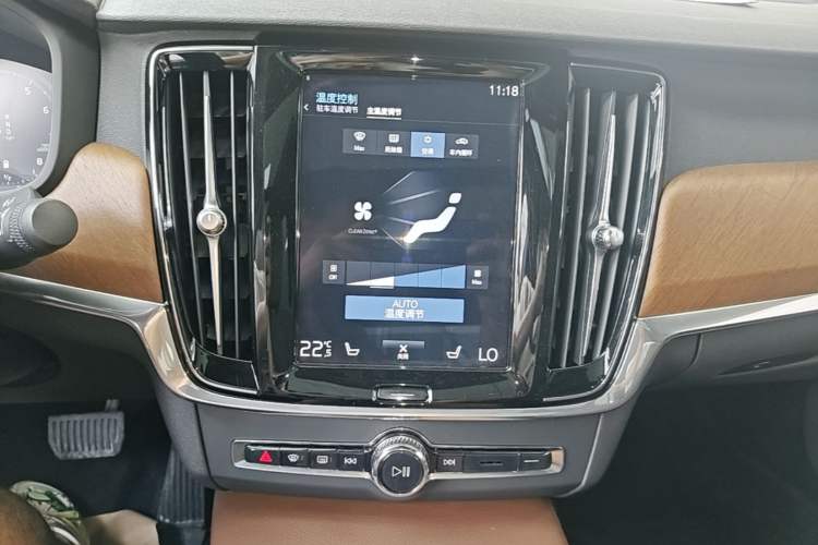 Used Volvo S90 2021 B5 Zhiyi Luxury Edition Audio And AC Panel