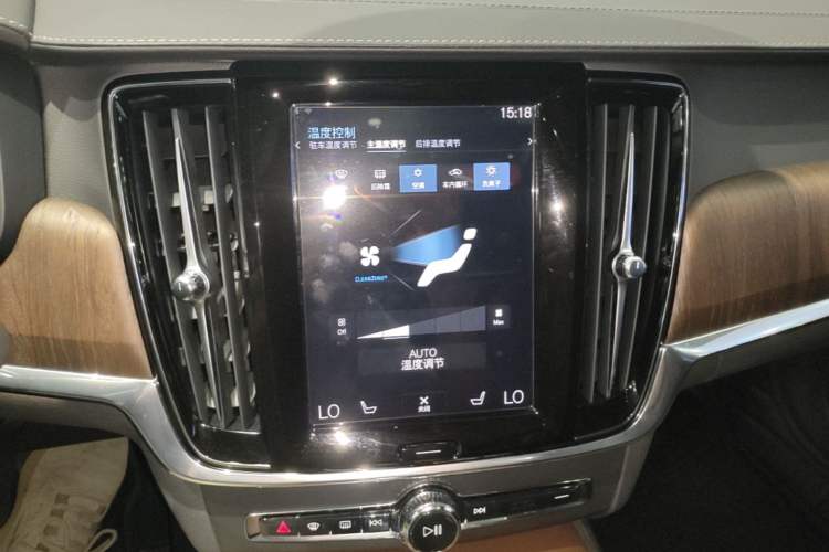 Used Volvo S90 2021 B5 Luxury Smart Edition Audio And AC Panel