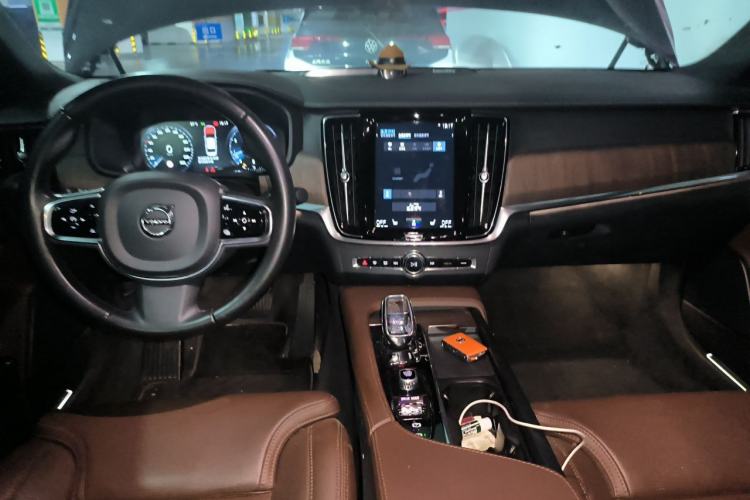 Used Volvo S90 2021 B5 Luxury Smart Edition Center Console