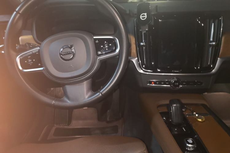 Used Volvo S90 2021 B5 Zhiyuan Luxury Edition Center Console