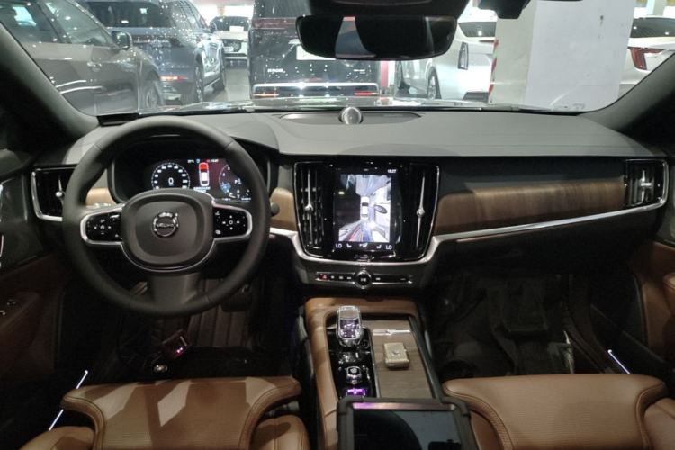 Used Volvo S90 2021 B5 Luxury Smart Edition Center Console