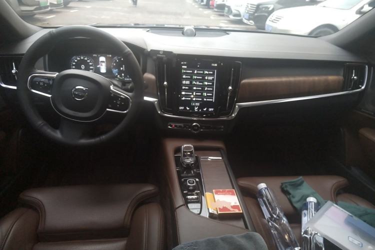 Used Volvo S90 2021 B5 Luxury Smart Edition Center Console