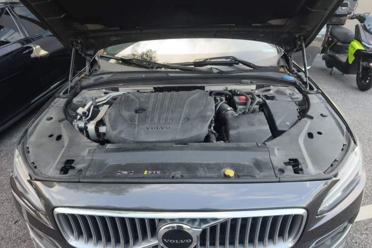Used Volvo S90 2021 B5 Zhiyi Luxury Edition Engine Bay
