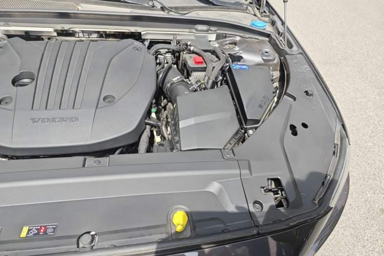 Used Volvo S90 2021 B5 Luxury Smart Edition Engine Bay Left