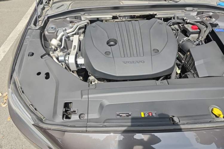Used Volvo S90 2021 B5 Luxury Smart Edition Engine Bay Right