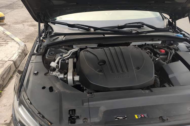 Used Volvo S90 2021 B5 Luxury Smart Edition Engine Bay Right