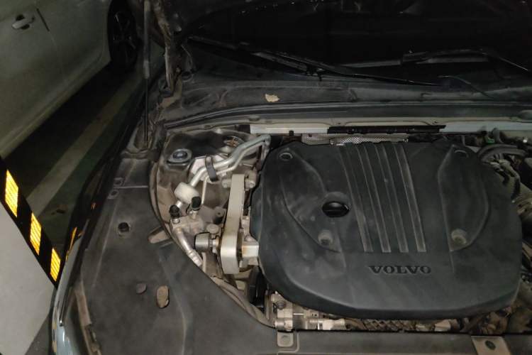 Used Volvo S90 2021 B5 Zhiyuan Sport Edition Engine Bay Right