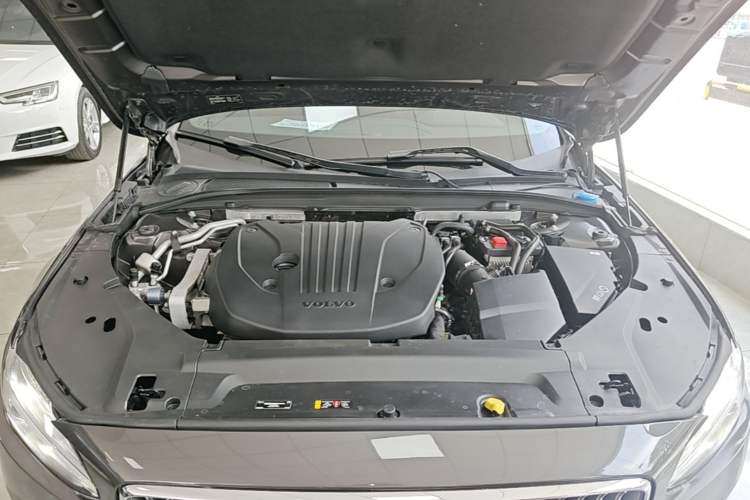 Used Volvo S90 2021 B5 Zhiyi Luxury Edition Engine Bay