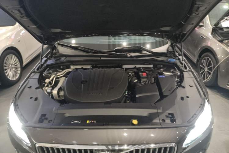 Used Volvo S90 2021 B5 Luxury Smart Edition Engine Bay