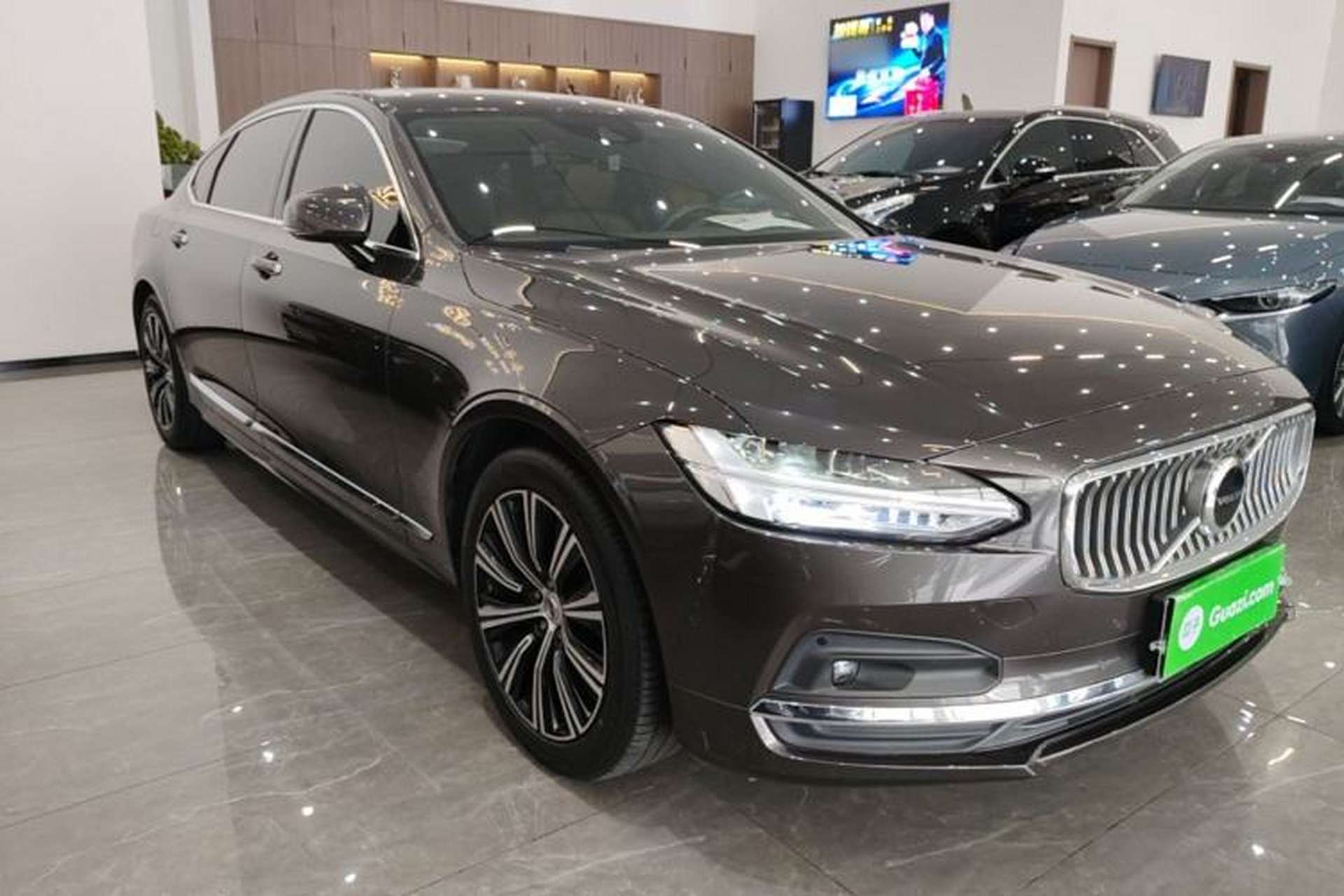 Used Volvo S90 2021 B5 Zhiyi Luxury Edition Front Right 45 Deg