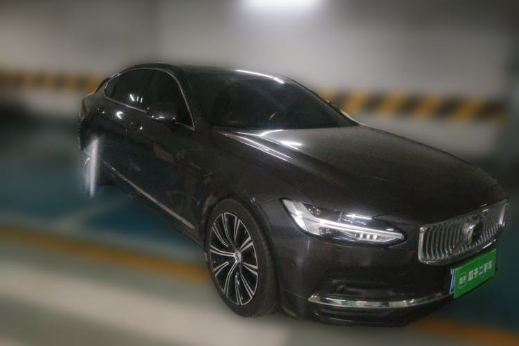 Used Volvo S90 2021 B5 Luxury Smart Edition Front Right 45 Deg