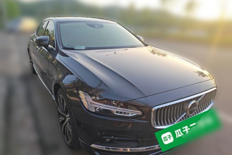 Used Volvo S90 2021 B5 Luxury Smart Edition Front Right 45 Deg