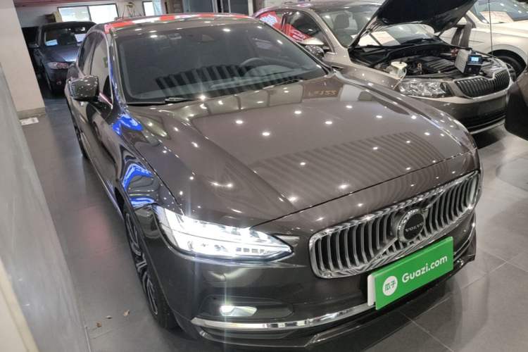 Used Volvo S90 2021 B5 Luxury Smart Edition Front Right 45 Deg