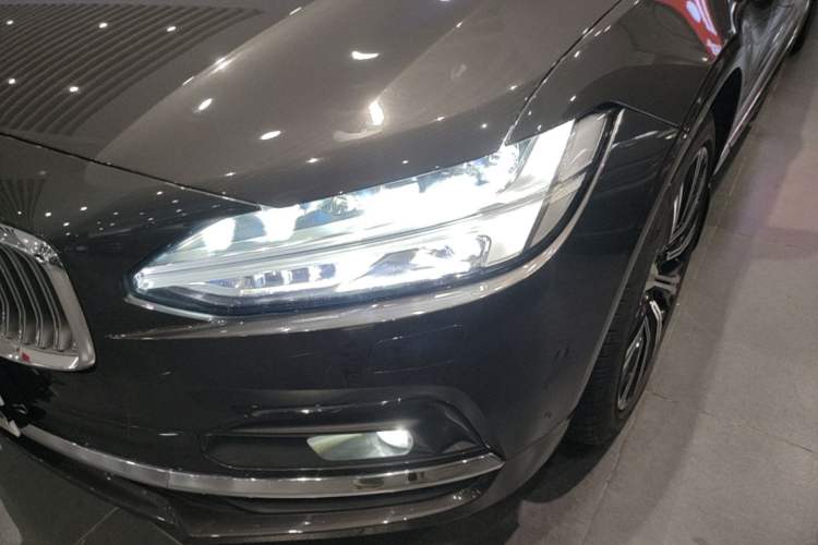 Used Volvo S90 2021 B5 Luxury Smart Edition Left Front Headlight