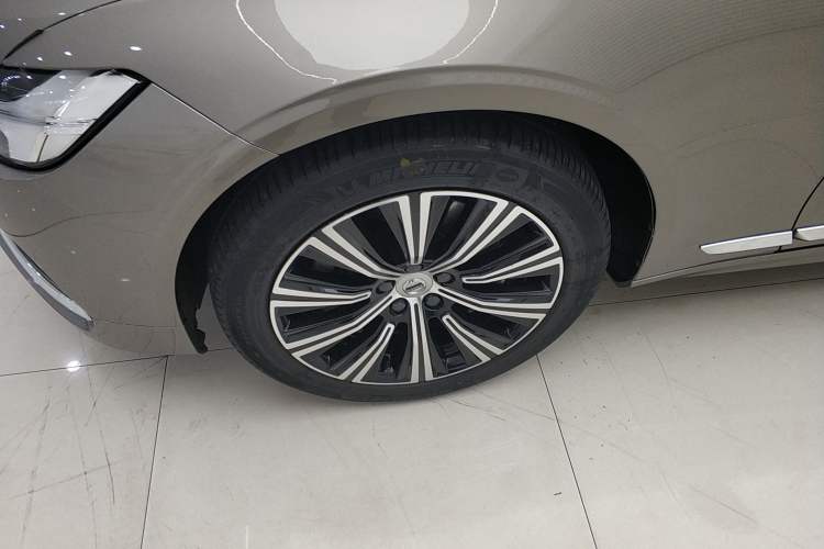 Used Volvo S90 2021 B5 Zhiyuan Luxury Edition Left Front Wheel Hub