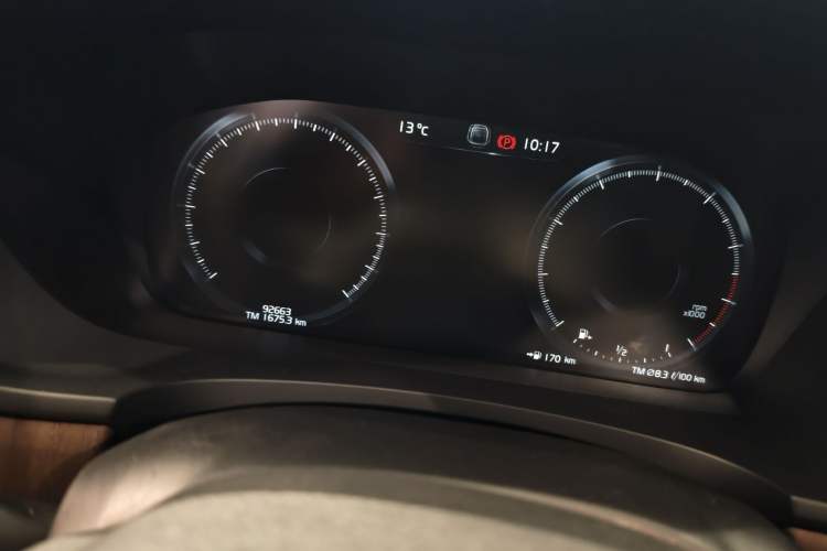 Used Volvo S90 2021 B5 Zhiyuan Luxury Edition Odometer Close Up