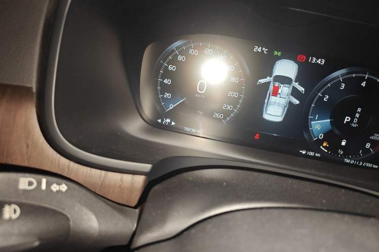 Used Volvo S90 2021 B5 Zhiyuan Luxury Edition Odometer Close Up
