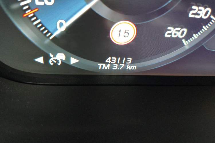 Used Volvo S90 2021 B5 Zhiyuan Luxury Edition Odometer Close Up