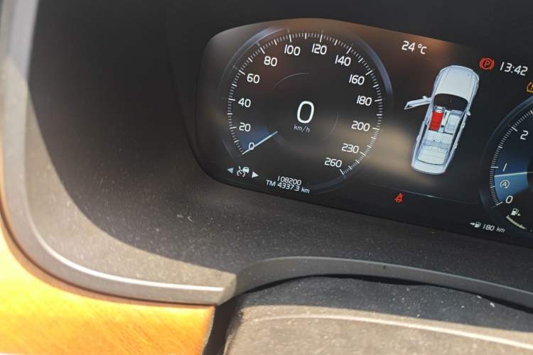Used Volvo S90 2021 B5 Zhiyi Luxury Edition Odometer Close Up