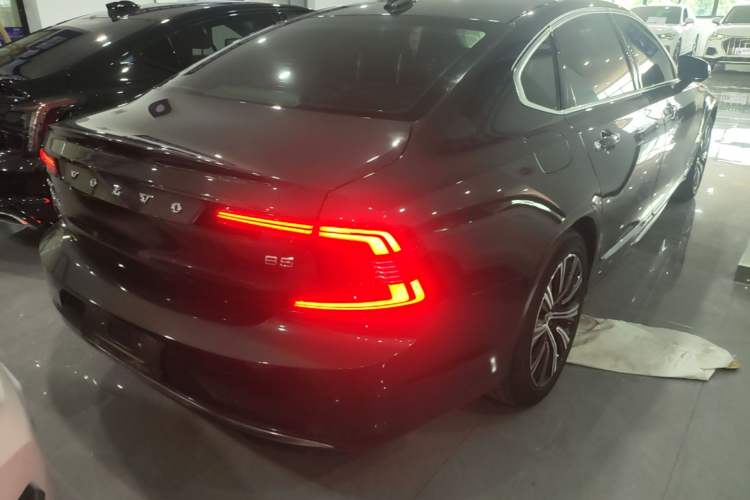 Used Volvo S90 2021 B5 Zhiyuan Luxury Edition Rear Right 45 Deg