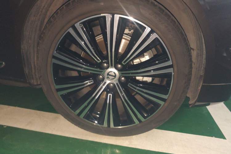Used Volvo S90 2021 B5 Luxury Smart Edition Right Front Wheel Hub