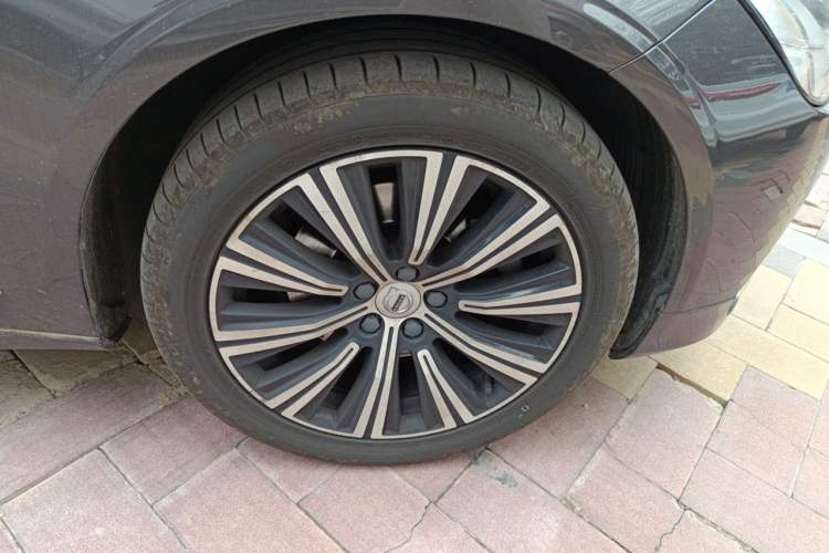 Used Volvo S90 2021 B5 Zhiyuan Luxury Edition Right Front Wheel Hub