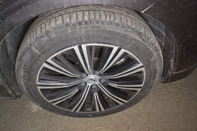 Used Volvo S90 2021 B5 Zhiyuan Luxury Edition Right Front Wheel Hub