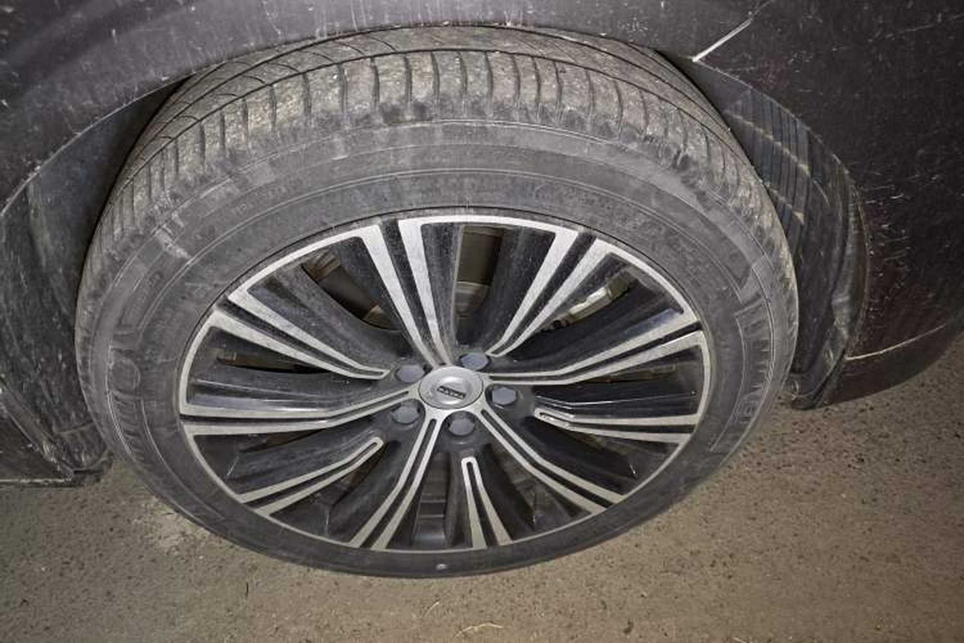 Used Volvo S90 2021 B5 Zhiyuan Luxury Edition Right Front Wheel Hub