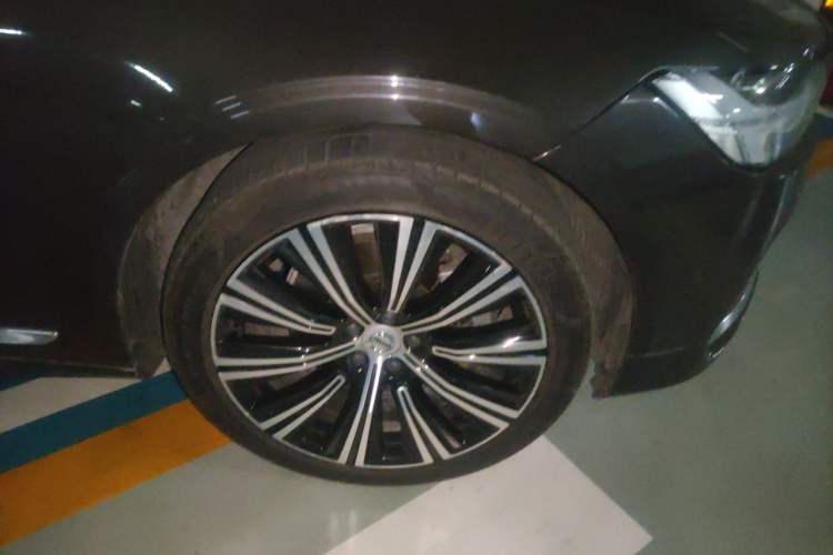 Used Volvo S90 2021 B5 Luxury Smart Edition Right Front Wheel Hub