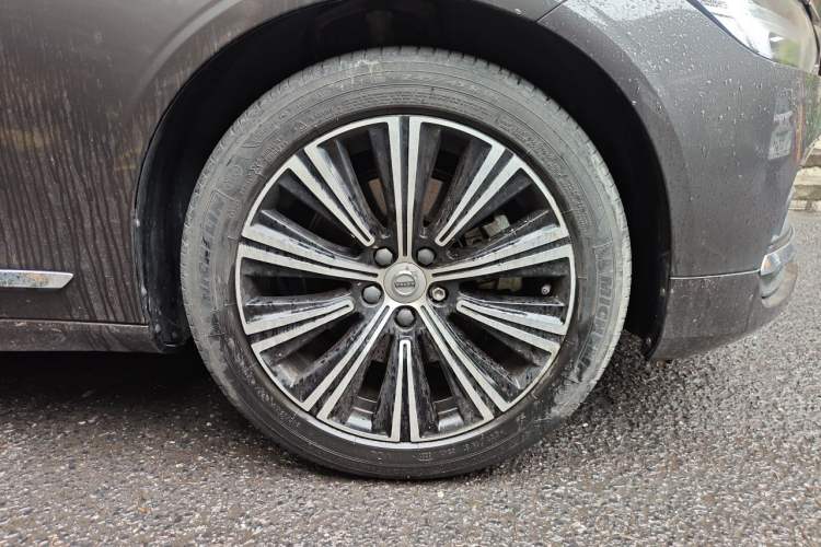 Used Volvo S90 2021 B5 Zhiyuan Luxury Edition Right Front Wheel Hub