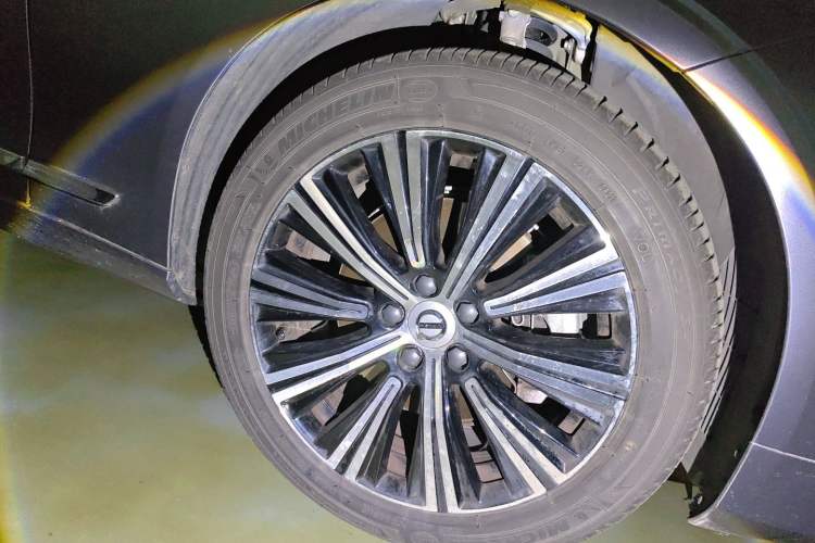 Used Volvo S90 2021 B5 Zhiyuan Luxury Edition Right Front Wheel Hub