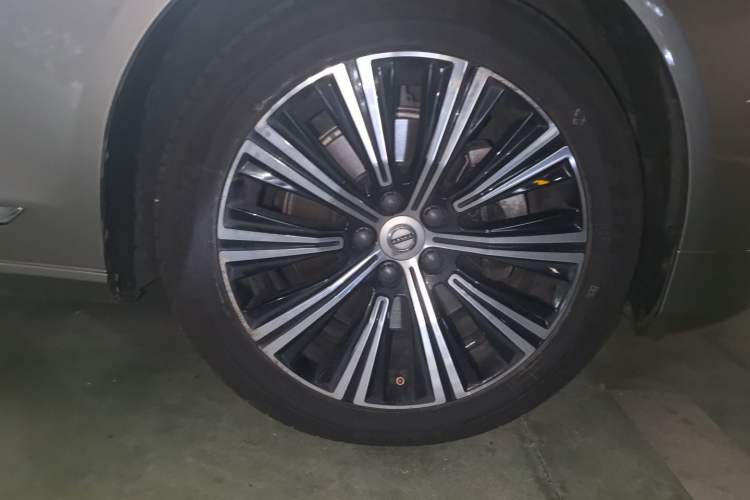 Used Volvo S90 2021 B5 Zhiyuan Luxury Edition Right Front Wheel Hub