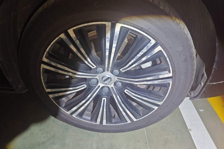 Used Volvo S90 2021 B5 Zhiyuan Luxury Edition Right Front Wheel Hub