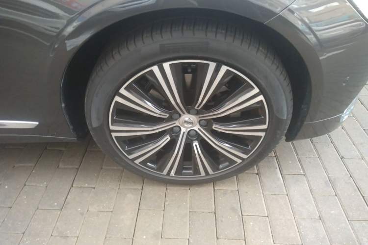 Used Volvo S90 2021 B5 Luxury Smart Edition Right Front Wheel Hub