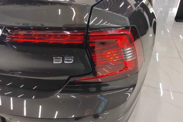 Used Volvo S90 2021 B5 Zhiyi Luxury Edition Right Rear Taillight