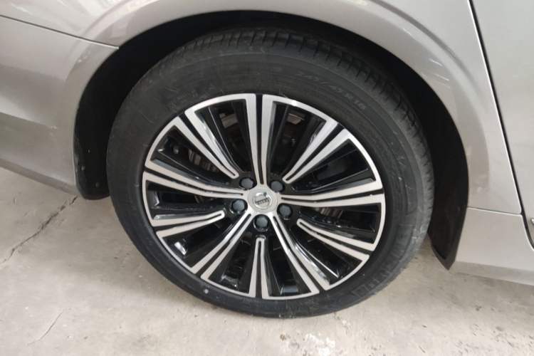 Used Volvo S90 2021 B5 Zhiyuan Luxury Edition Right Rear Wheel Hub