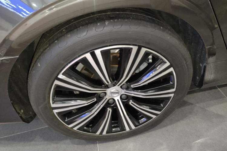 Used Volvo S90 2021 B5 Luxury Smart Edition Right Rear Wheel Hub