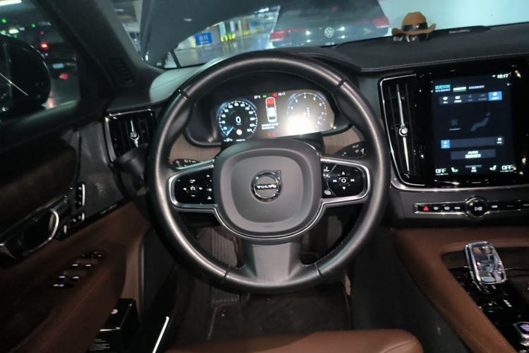 Used Volvo S90 2021 B5 Luxury Smart Edition Steering Wheel