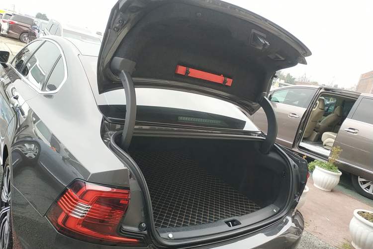 Used Volvo S90 2021 B5 Zhiyuan Luxury Edition Trunk