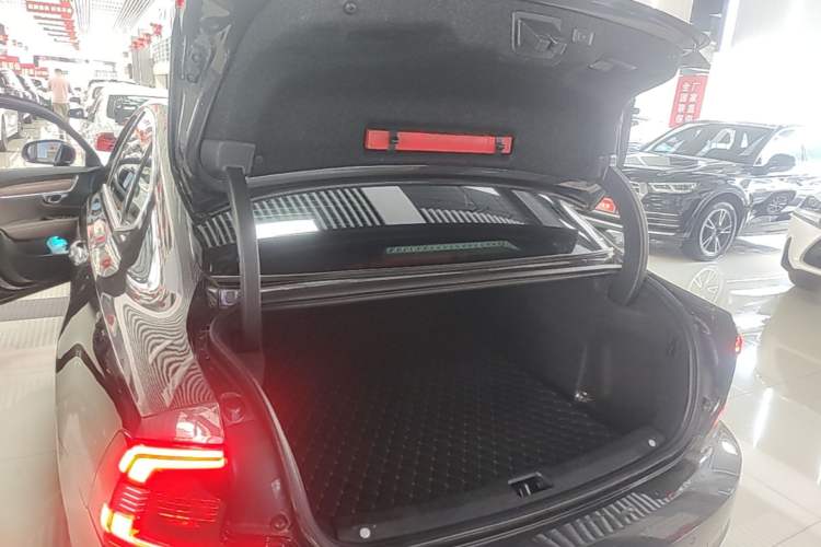 Used Volvo S90 2021 B5 Zhiyi Luxury Edition Trunk