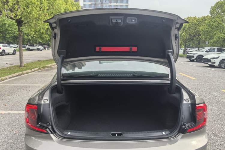 Used Volvo S90 2021 B5 Zhiyuan Luxury Edition Trunk