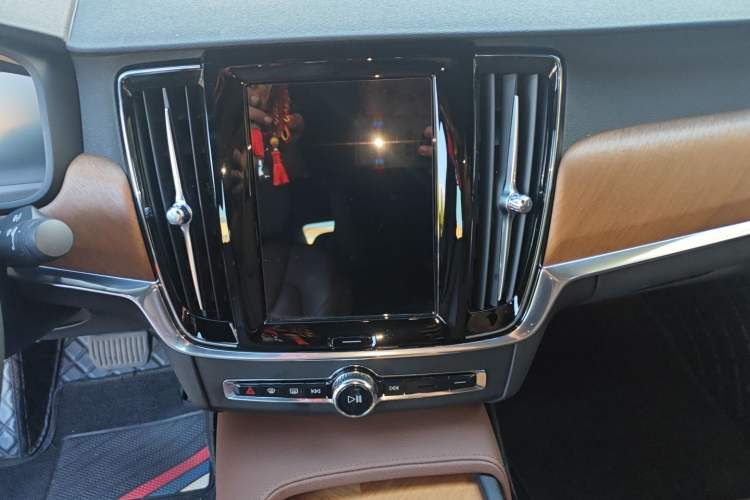 Used Volvo S90 2021 B5 Zhiyi Luxury Edition Audio And AC Panel