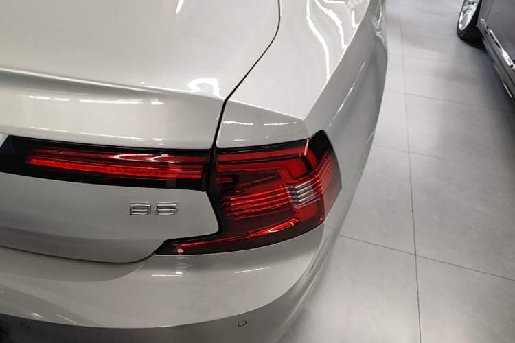 Used Volvo S90 2021 B5 Luxury Smart Edition Exterior 3
