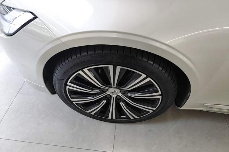 Used Volvo S90 2021 B5 Luxury Smart Edition Exterior 4
