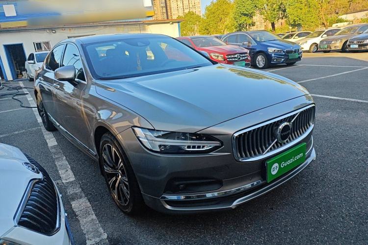 Used Volvo S90 2021 B5 Zhiyi Luxury Edition Front Right 45 Deg