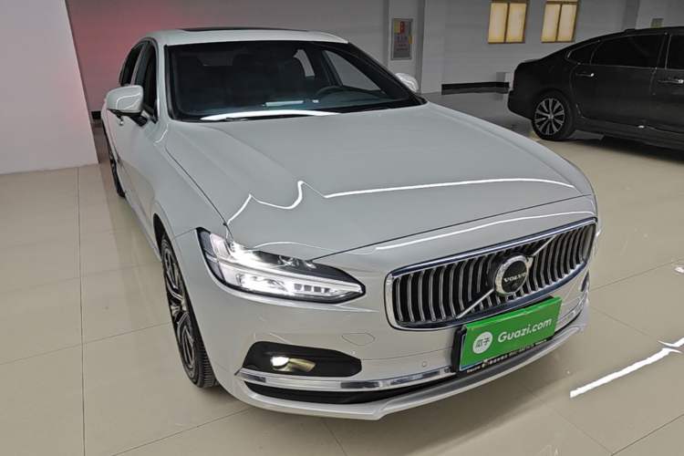 Used Volvo S90 2021 B5 Zhiyi Luxury Edition Front Right 45 Deg