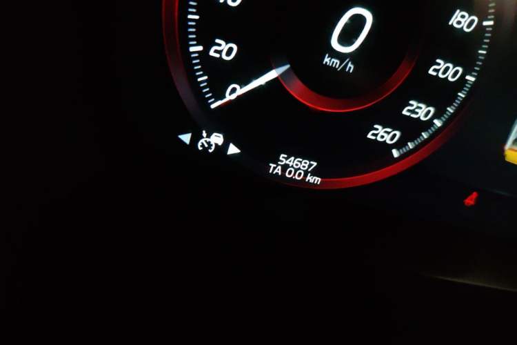 Used Volvo S90 2021 B5 Zhiyi Luxury Edition Odometer Close Up
