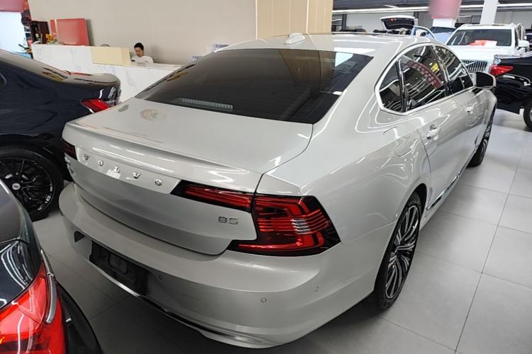 Used Volvo S90 2021 B5 Luxury Smart Edition Rear Right 45 Deg