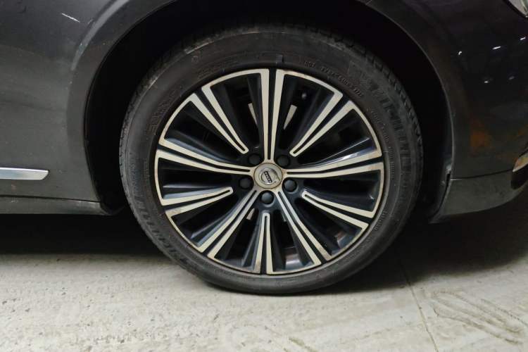Used Volvo S90 2021 B5 Zhiyuan Luxury Edition Right Front Wheel Hub